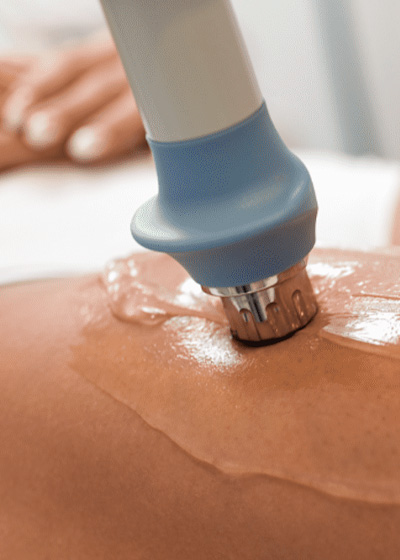 Shockwavebehandling med energi som hjælper mog overbelatninger i sener og muskler hos Rødovre Fysioterapi & Sundhedshus, vi dækker hele København. 